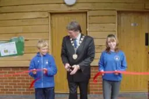 Mayor Cllr Roger Smith opens the new barn with some helping hands.